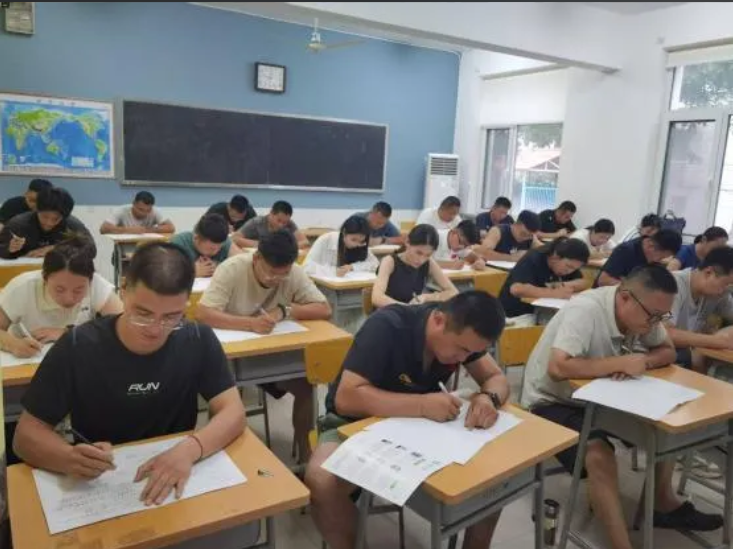 严格遵守考, 质量的裁判