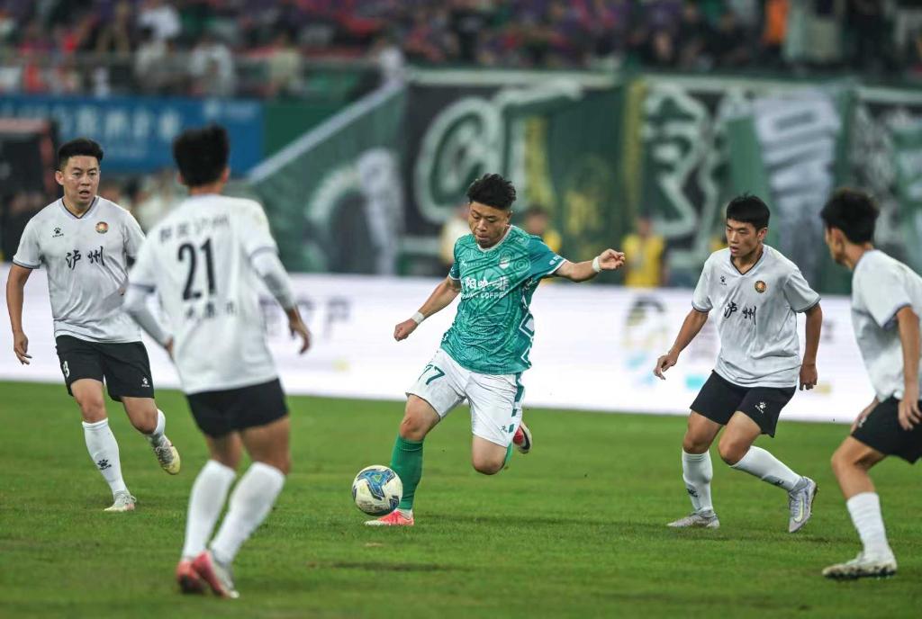 贵州足球又, 士队领队赵 贵州足球又, 士队领队赵